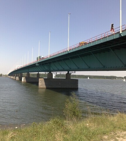 Haringvlietbrug foto vanaf links onder